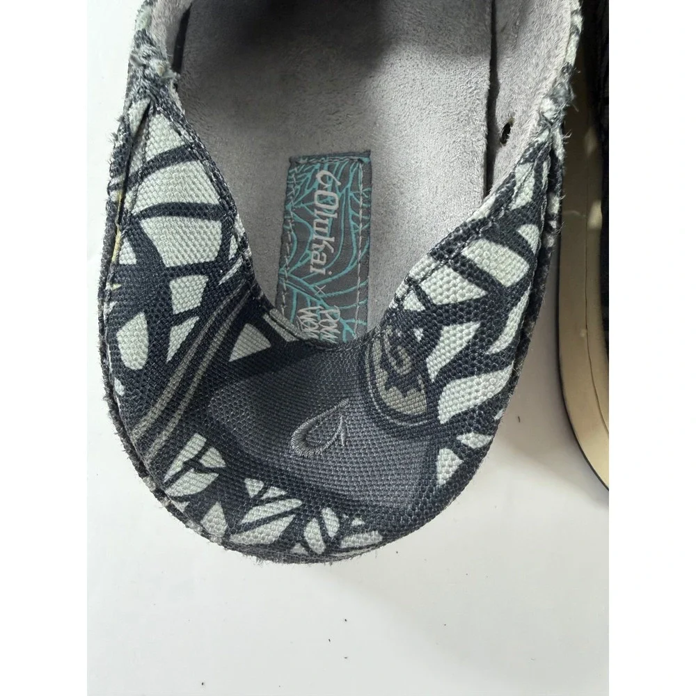 OluKai Kahu Pow Wow Mens 10 Grey Black Leaf Print Slip On Shoes 10372-6CWR